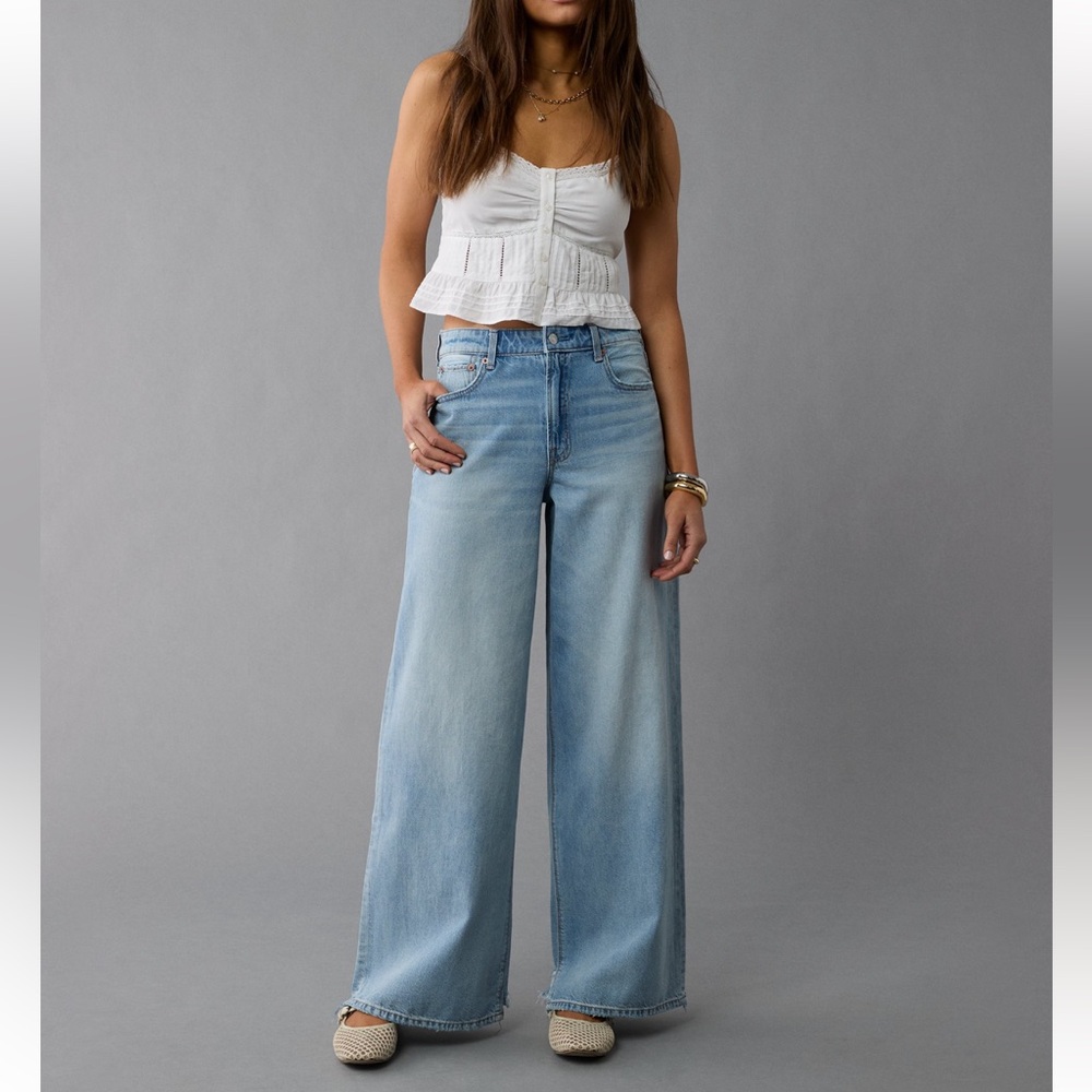 American Eagle Super High Waisted Ultra Wide Leg Jeans
